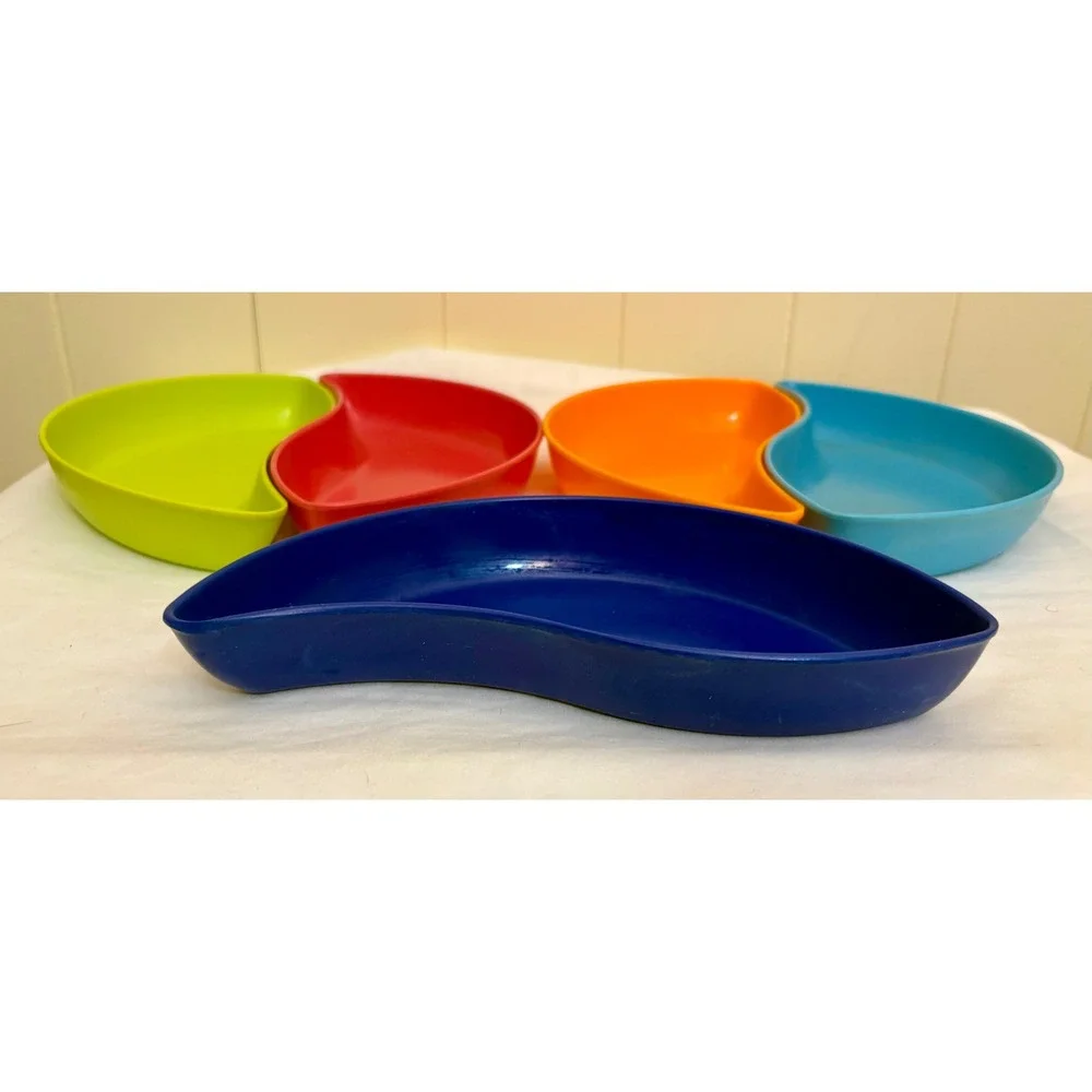 Vintage Style Kidney Shaped Nesting Bowls Set of 5 Colorful Plastic Snack Dishes